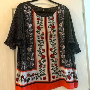 Plus size nice top.  Cute flowers in the front.